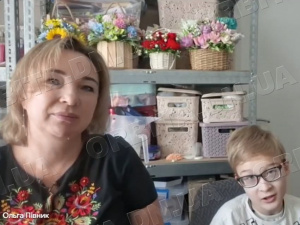 Мильні квіти й ароматні свічки: творчість, що підтримує родину покровчан