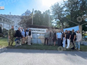 Пам’ять про Покровськ: у Дніпрі відкрили пам’ятний знак місту
