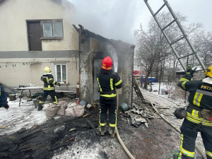 Мирноградські рятувальники ліквідували пожежу в житловому будинку
