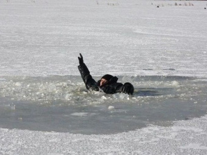Покровские спасатели напоминают о правилах поведения на льду
