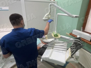 Покровська стоматологія запровадила безкоштовне лікування та протезування для військових і ветеранів