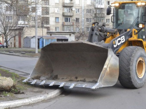 Время убирать камни. Покровск расчищают при помощи техники