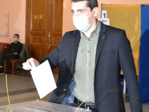 Председатель Покровской РГА Андрей Бондаренко проголосовал на довыборах в Раду