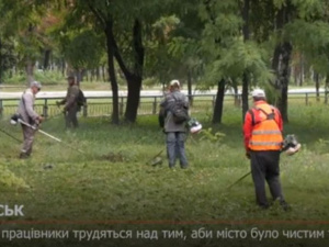 З місця подій. Комунальні працівники трудяться над тим, аби Покровськ був чистим та охайним