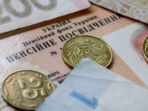 Украинцам ужесточили условия получения соцпенсии