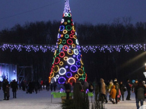 На этой неделе в Покровске начнут демонтаж городской елки