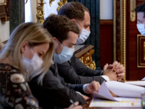 Україна в «зеленій» зоні та заборгованість перед лікарями: про що говорили на нараді у Президента