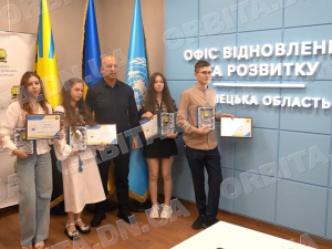 За 200 балів на НМТ випускники Донеччини отримали обласні нагороди
