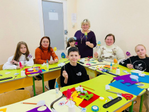 З весною у серці: учні та вчителі Донеччини виготовляли великодній декор