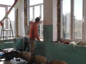 В Обществе слепых Покровска меняют окна при поддержке Благотворительного фонда «Надежда»