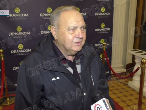 Театр як розрада: покровські ветерани війни та праці відвідали виставу «Кассандра»