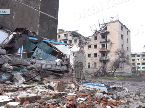 Життя серед руїн: 600 людей залишаються у Білозерському під щоденними обстрілами