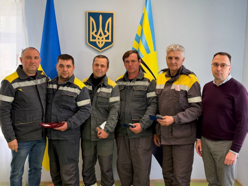 За мужність та відновлення мереж під обстрілами: енергетики Покровського району отримали відзнаки