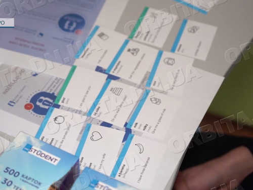 Англійська мова - легко: американська викладачка зробила подарунок покровським школярам