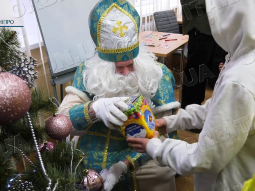 Марафон добрих подій: діти Мирноградської громади зустріли Святого Миколая