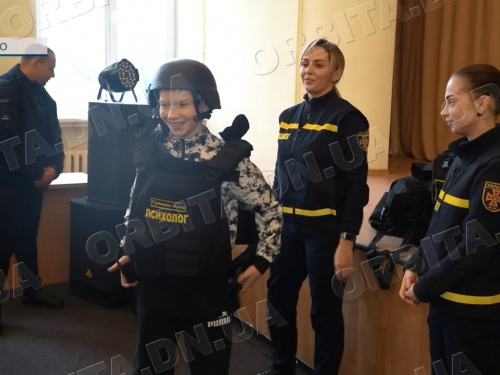 Кризові психологи ДСНС та поліції провели урок безпеки для покровських школярів