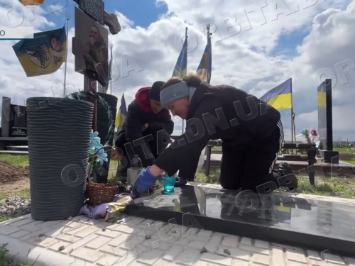 Пам’ять під опікою: працівники Покровської ритуальної служби доглядають могили захисників