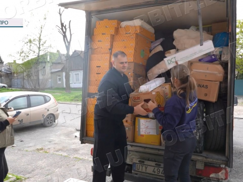 Європейські волонтери передали допомогу переселенцям з Покровської громади