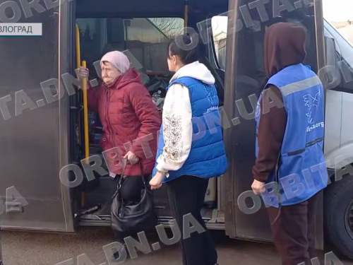 Територія евакуації збільшується: через транзитний пункт у Павлограді проходять мешканці нових громад