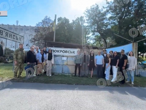 Пам’ять про Покровськ: у Дніпрі відкрили пам’ятний знак місту