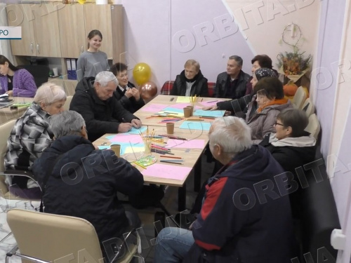 Фахівці Покровського міського центру соціальних служб проводять арттерапевтичні заняття для ВПО