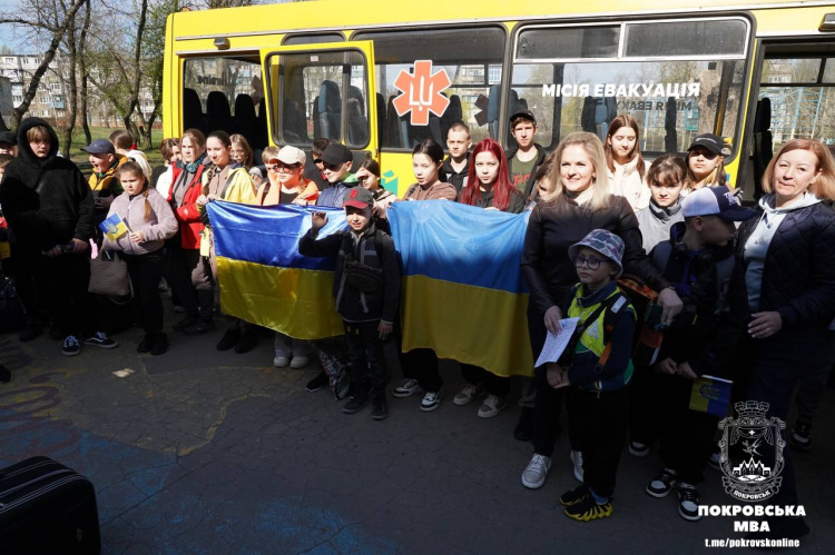 Дітей з Покровської та Авдіївської громад відправили на відпочинок до Прикарпаття