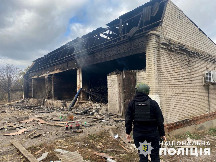Пошкоджені будинки, ЛЕП та дитячі садки: за добу ворог обстріляв 12 населених пунктів Донеччини