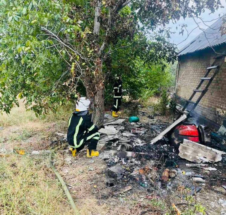 Покровські добровольці-рятувальники вберегли від вогню приватний будинок