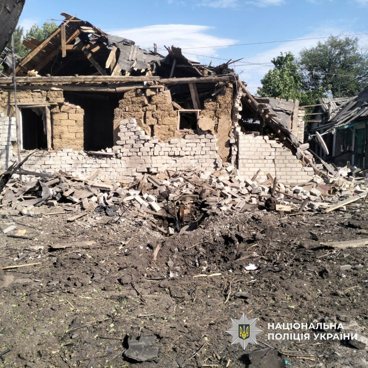 2 цивільних загинуло, 7 поранено: поліція – про наслідки обстрілів Донеччини 12 серпня