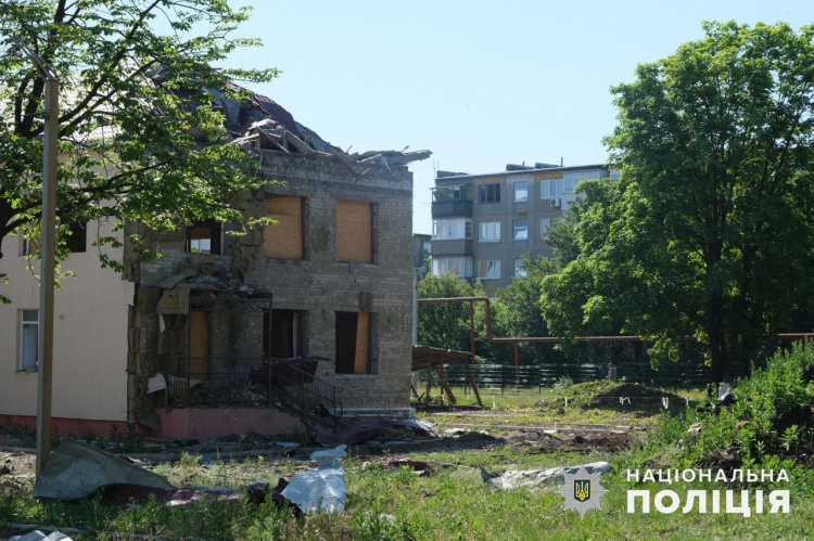 Наслідки вчорашнього обстрілу Мирнограда показали у поліції Донеччини