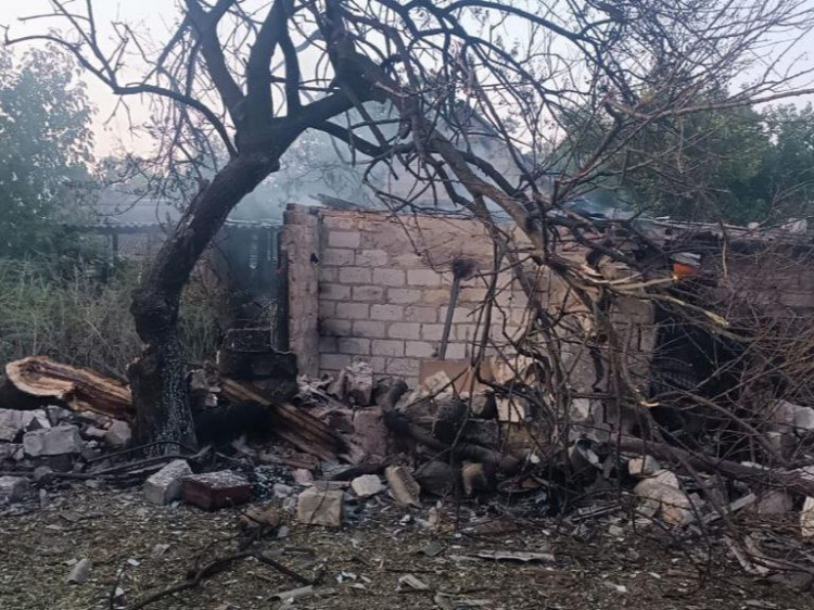Троє людей загинули, сім зазнали поранень унаслідок масованих обстрілів Донеччини