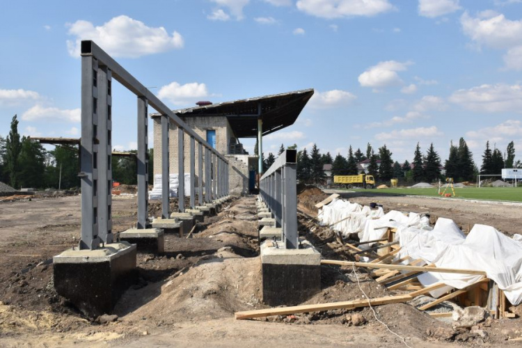 Реконструкція стадіону в Селидовому: завершується облаштування комунікацій