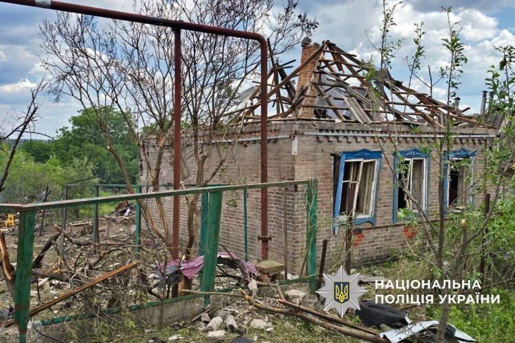 Двоє загиблих і 21 поранений: про наслідки російських обстрілів Донеччини за 25 травня