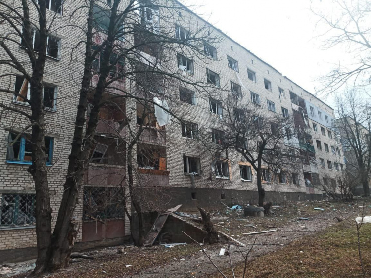 Четверо людей постраждали внаслідок російських обстрілів Донеччини 19 березня