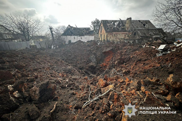 Троє людей загинули, 13 зазнали поранень через російські обстріли Донеччини 2 квітня