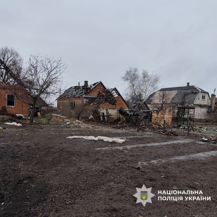 На Донеччині двоє цивільних поранені внаслідок обстрілів 19 листопада