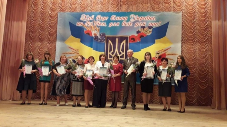 У Новоекономічному педагогів Покровського району привітали с професійним святом