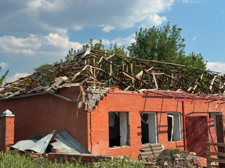 Загиблий і 15 поранених за добу: 7 серпня ворог масовано обстріляв Донеччину