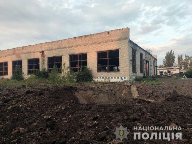 Окупанти на Донеччині поцілили в оселі, фільтрувальну станцію, ТЕС та пшеничне поле
