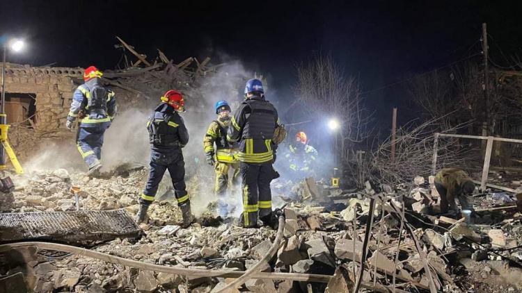 Удари по Покровському району: пошуково-рятувальна операція триває