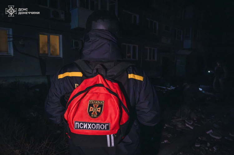 Обстріл Мирнограда: співробітники ДСНС врятували 4 людей з-під завалів 