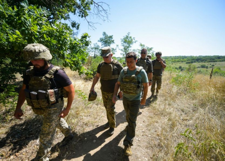 Президент лично проверил соблюдение режима тишины на Донбассе