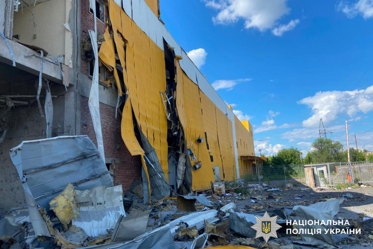 Троє людей зазнали поранень через російські обстріли Донеччини 12 липня