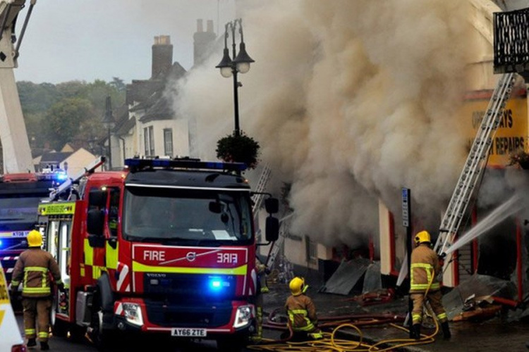 В Англии сотрудники сожгли магазин, пытаясь кремировать мышь