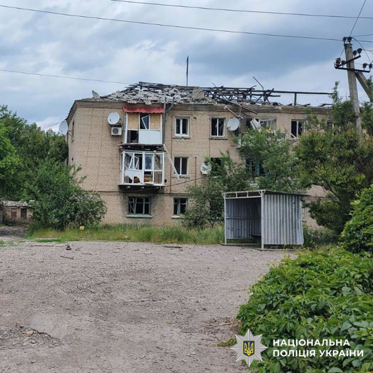 Скинуті на Мирноград авіабомби та спрямовані на цивільних 35 БпЛА: у поліції повідомили про обстріли Донеччини 5 червня