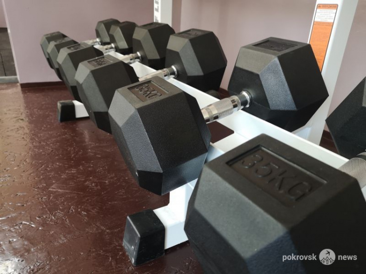 В Покровске состоялось открытие зала армрестлинга и гиревого спорта на базе СЮТ