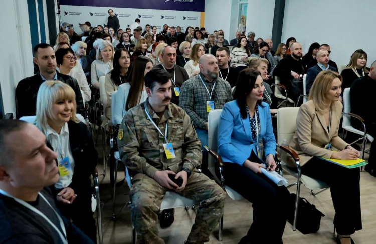 Офлайн-освіта як крок до безбар’єрності: досвід Покровської громади представили на форумі