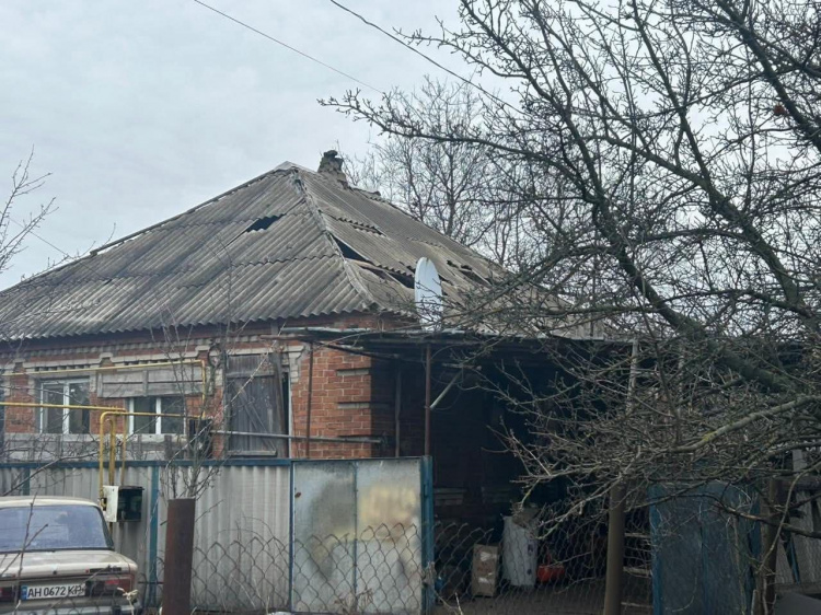 Одна людина загинула, четверо поранені через масовані обстріли Донеччини 24 березня