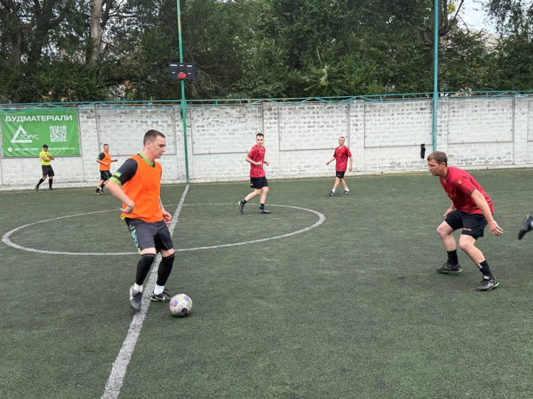 Гродівська ТГ організувала в Дніпрі змагання з мініфутболу до Дня Конституції України