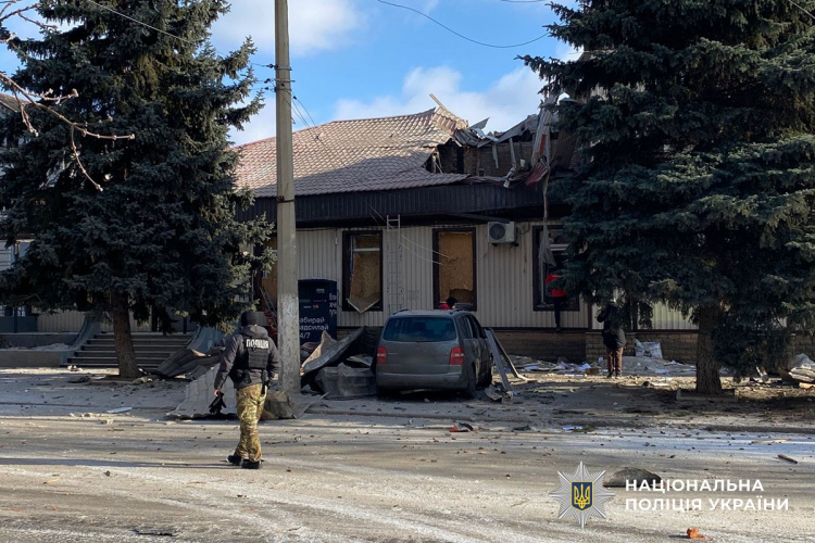 Дві людини загинули, ще чотири поранені через обстріли Донеччині 1 лютого